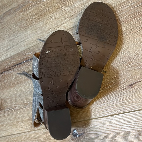 BC Grey Snakeskin Cut Out Lace Up Block Heels Size 7 - Picture 4 of 6